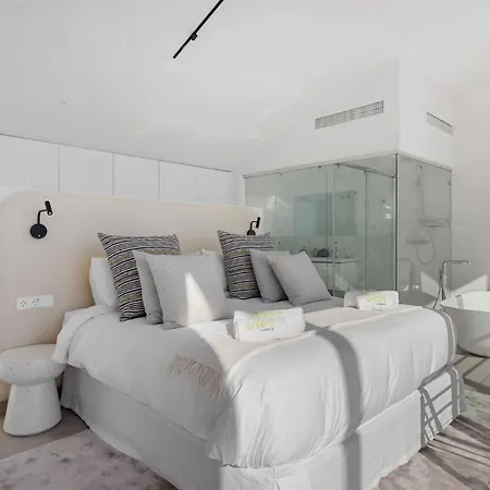 빌라 Vivi Homes - Huracan, Private Pool, Sea View, Terrace 푸엔히롤라