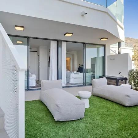 빌라 Vivi Homes - Huracan, Private Pool, Sea View, Terrace 푸엔히롤라